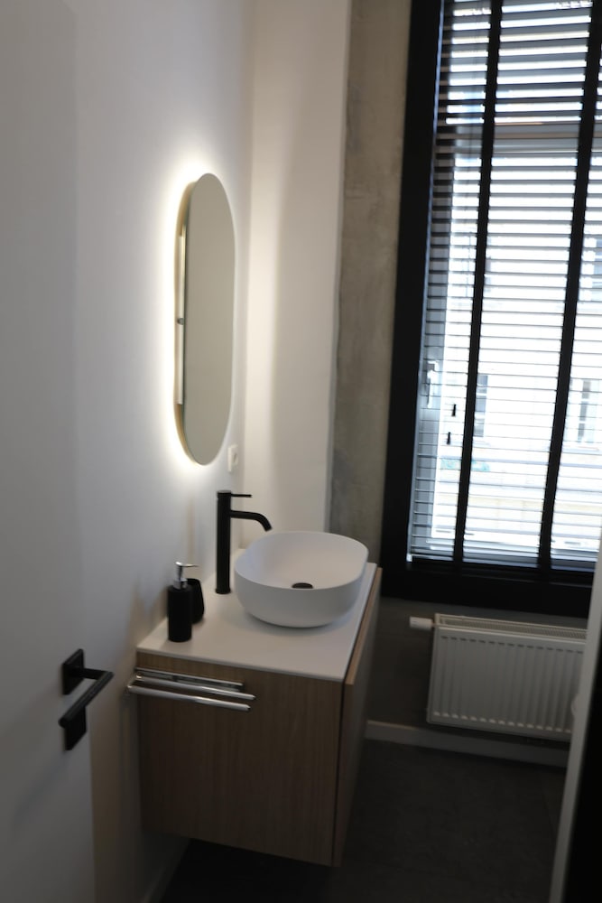 Kamiel -belle Epoque Apartment With Modern Comfort