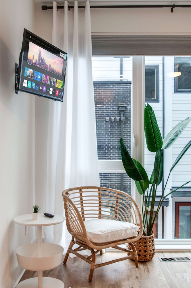 Rooftop DT City Views - Bluebird Karaoke - 14 Beds