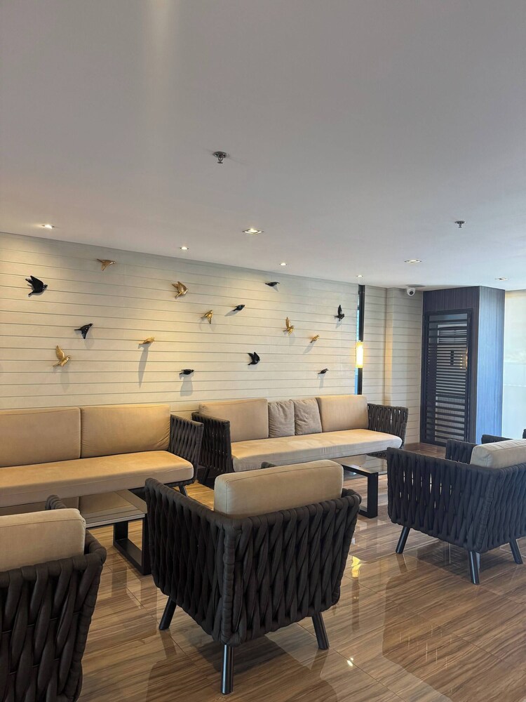 Entire Room in Makati Center With Fast Wifi