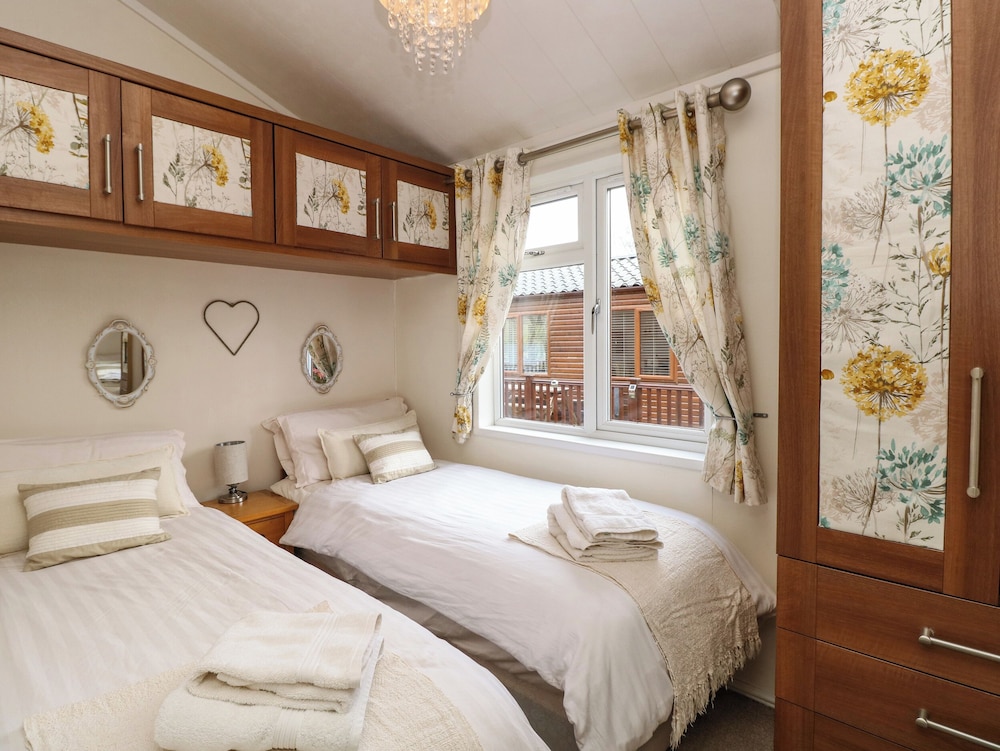 Shoreside Lodge