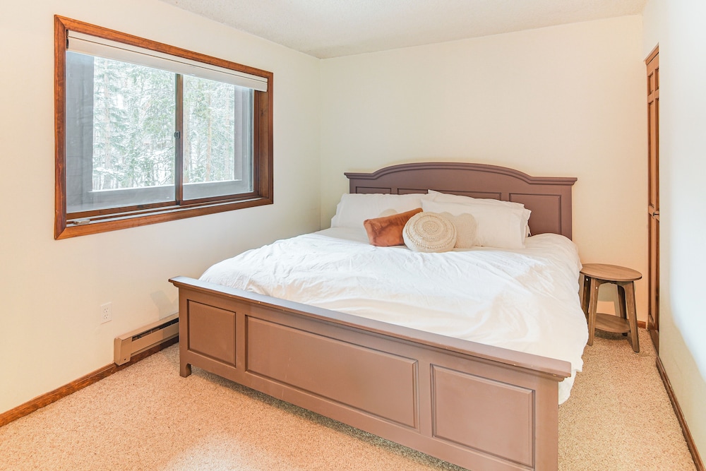 Walk to Winter Park Resort: Condo w/ Hot Tub!