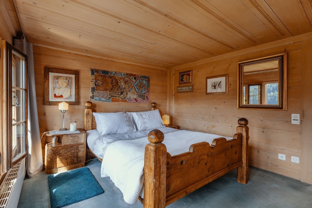 5 BR Gstaad Paradise View Chalet With Outdoor Jacuzzi