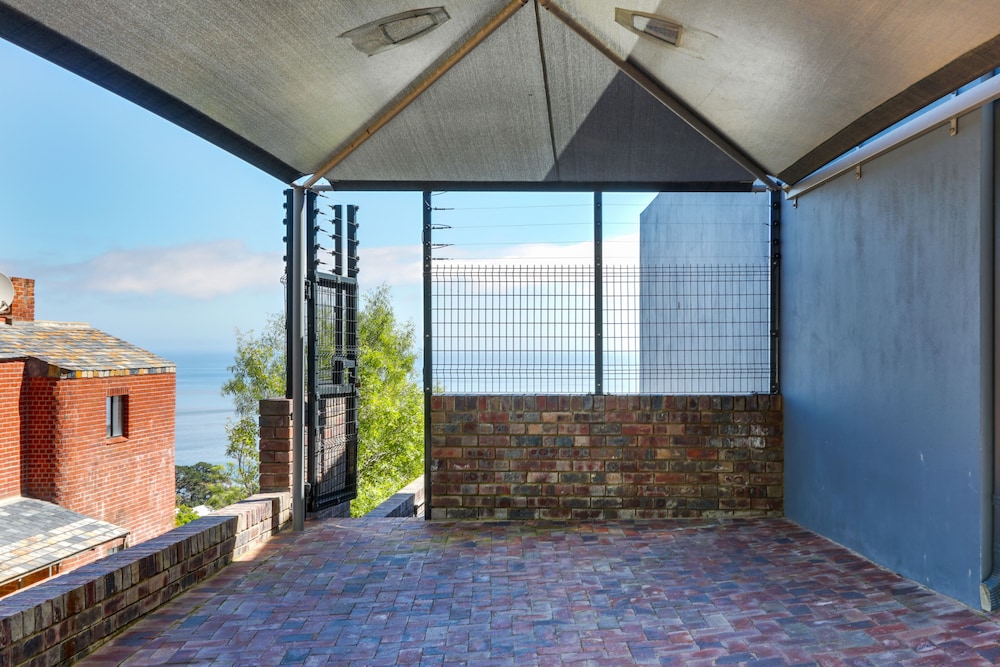 Campsbay Seaview Apartment view 4