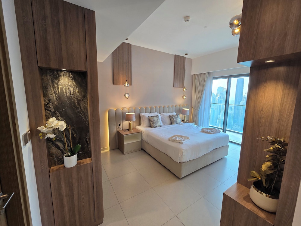 Royale Highend Burj and Fountain View