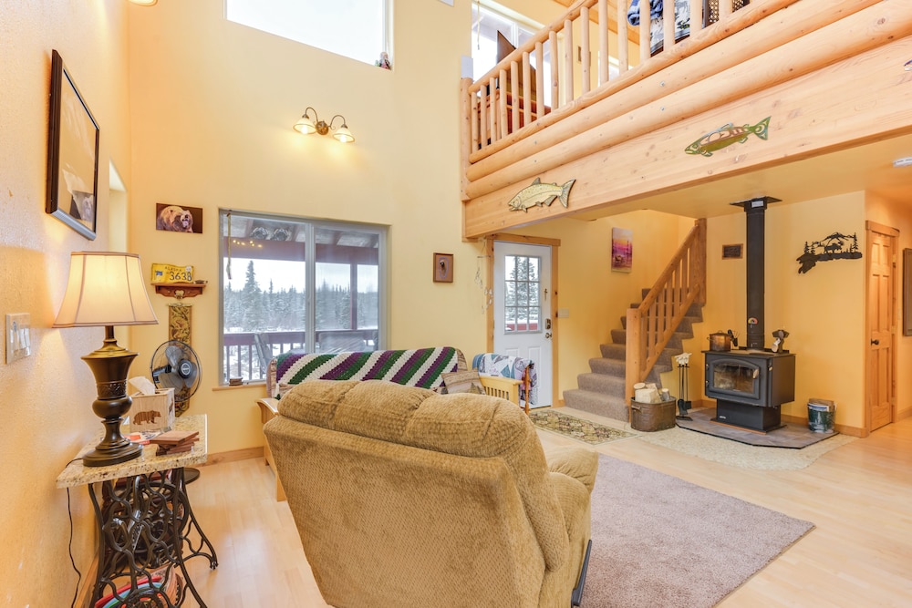 5 Mi to Kasilof River: Forest-view Retreat w/ Deck