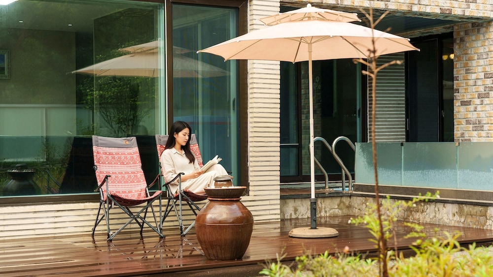 Gyeongju Sky Flower Astro Pool Villa