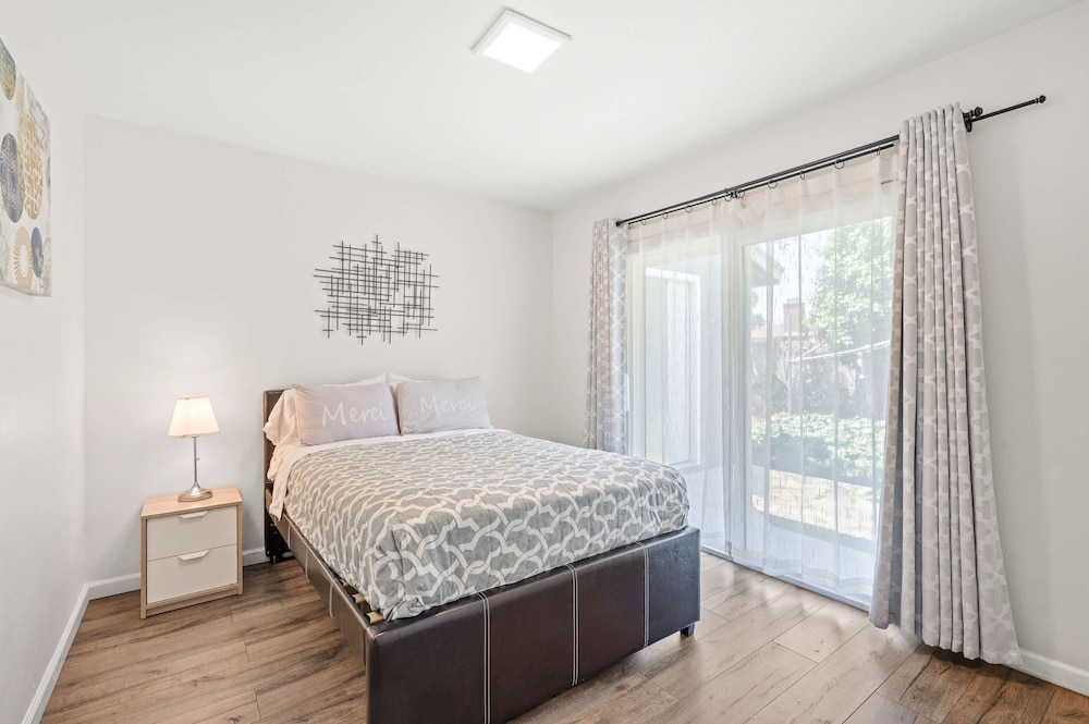 Spacious Family Friendly House in Central Location
