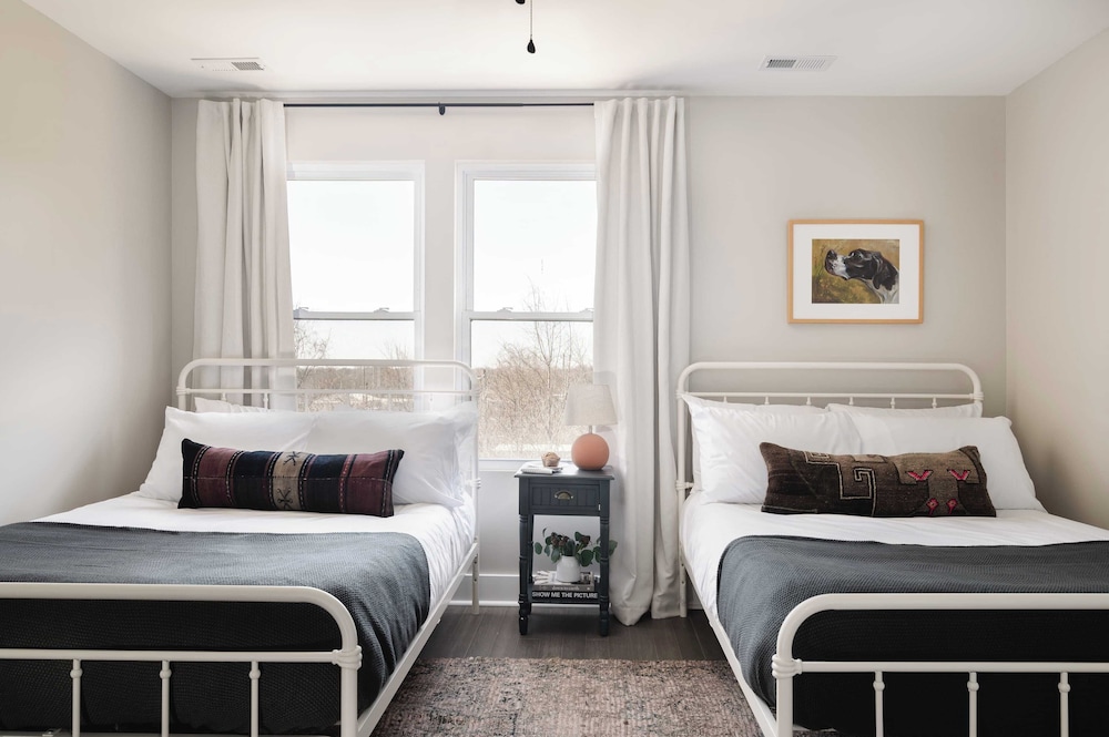 8 Nashville Homes w/ 21 Bedrooms, 21 Baths & Space for 74, Just Minutes From Broadways Nightlife, Dining, and Music Scene Cherokee by Avantstay