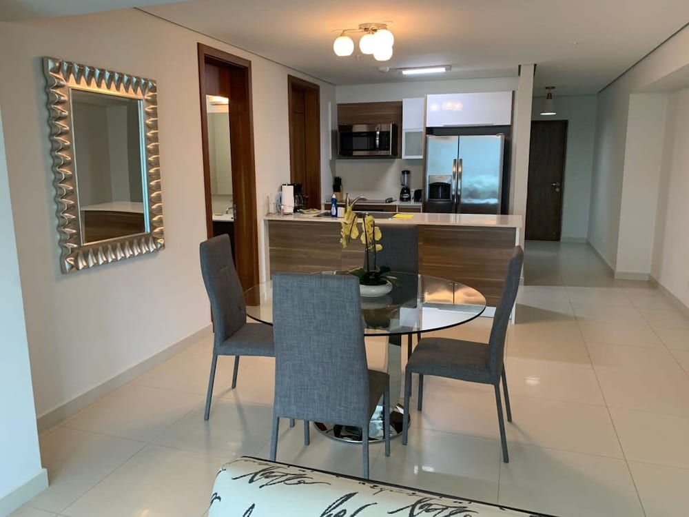 Garden Cafe I Spacious 1 Bed Apt With Park View