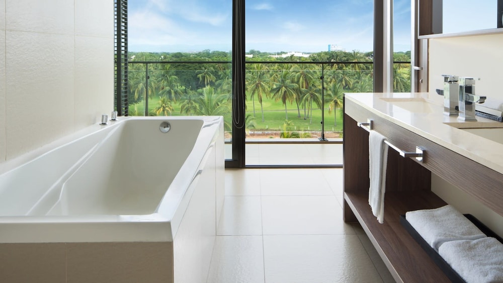 3 BR Ritz-Carlton Residence with Valley Views by RedAwning - Save 20% on 7+ Nights!