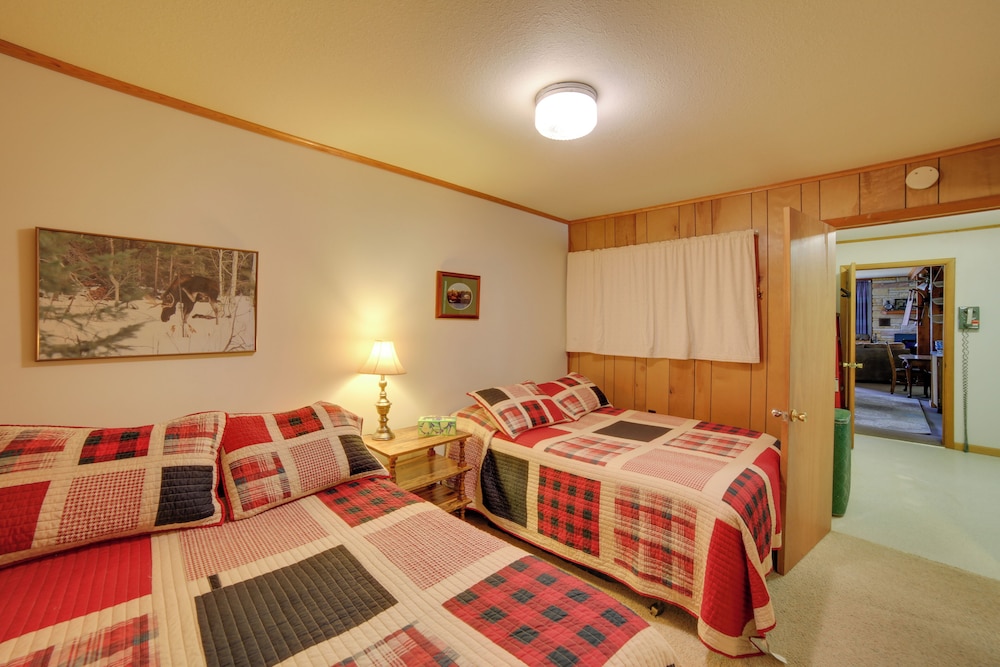 Private Sandy Beach: Lake Superior Group Retreat
