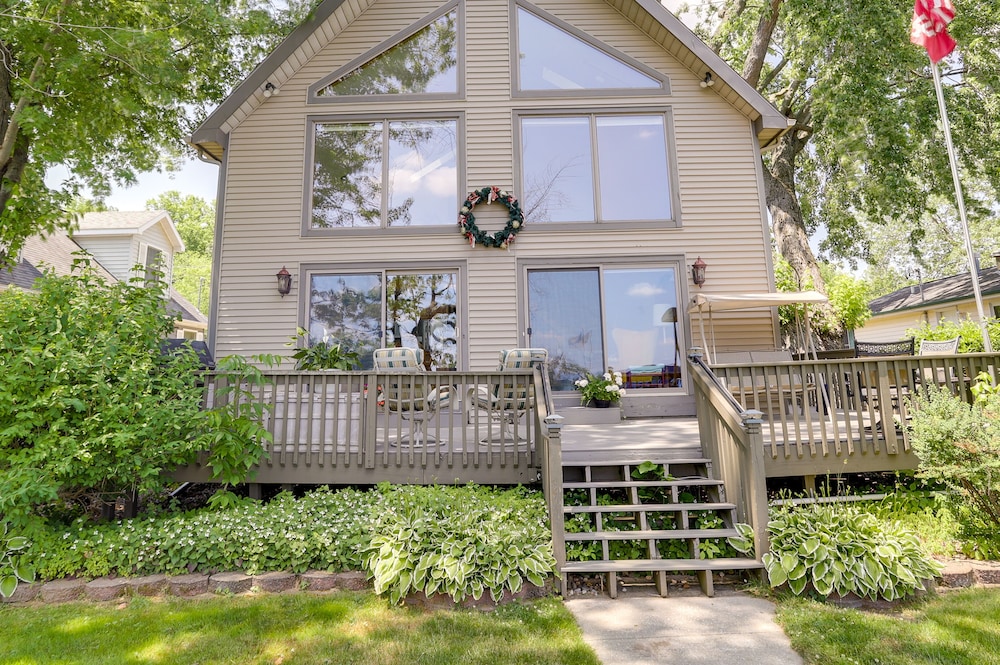 Lakefront Vandalia Home w/ Boat Dock & Gas Grill! view 2