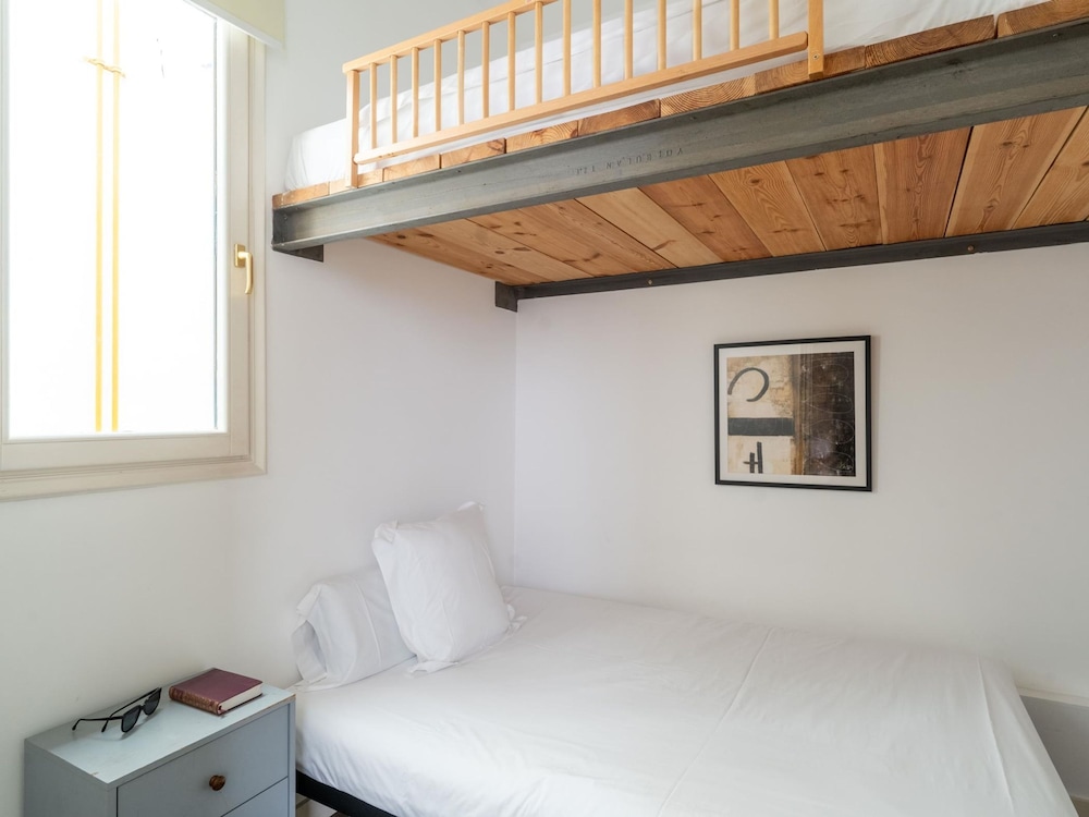 Apartamento de Tres Habitaciones con Terraza 11B