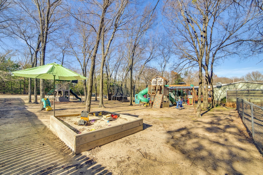 Families Welcome! Home w/ Playground in Kingston