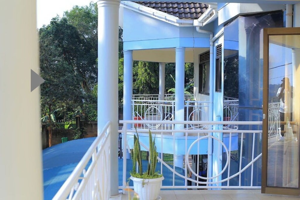 J&L Safari Suites view 5