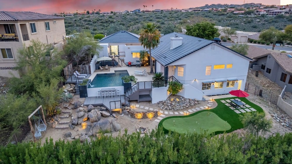 Sunburst Estate Htd Pool Putt Grn Sleeps 14