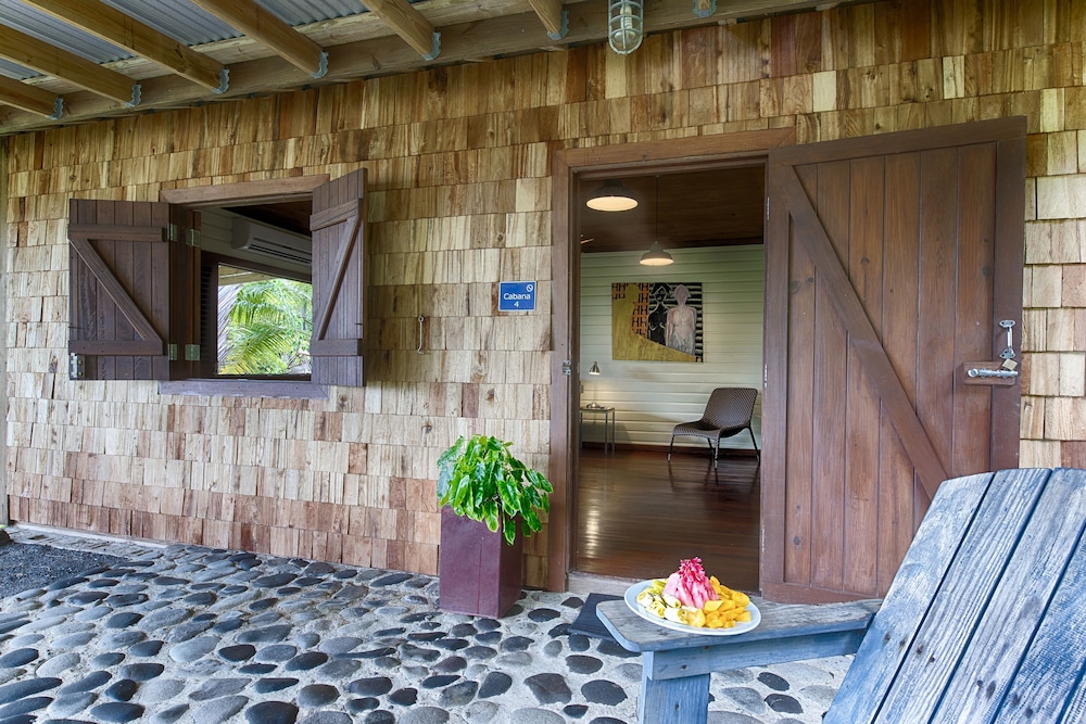 Pagua Bay House Oceanfront Cabanas