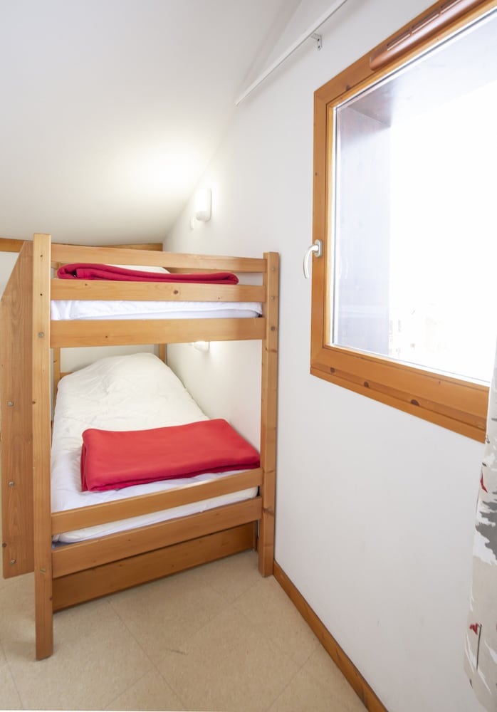 Apartment With 2 Rooms and Balcony