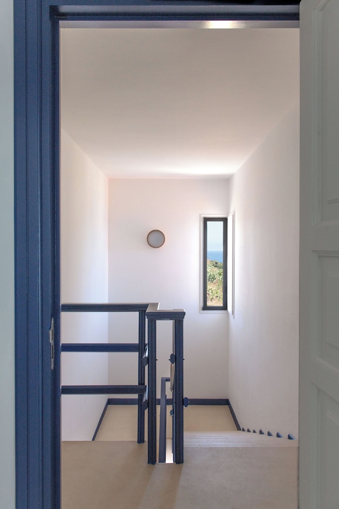 Sea Frame Design Apartments with Pool by Wonderful Italy
