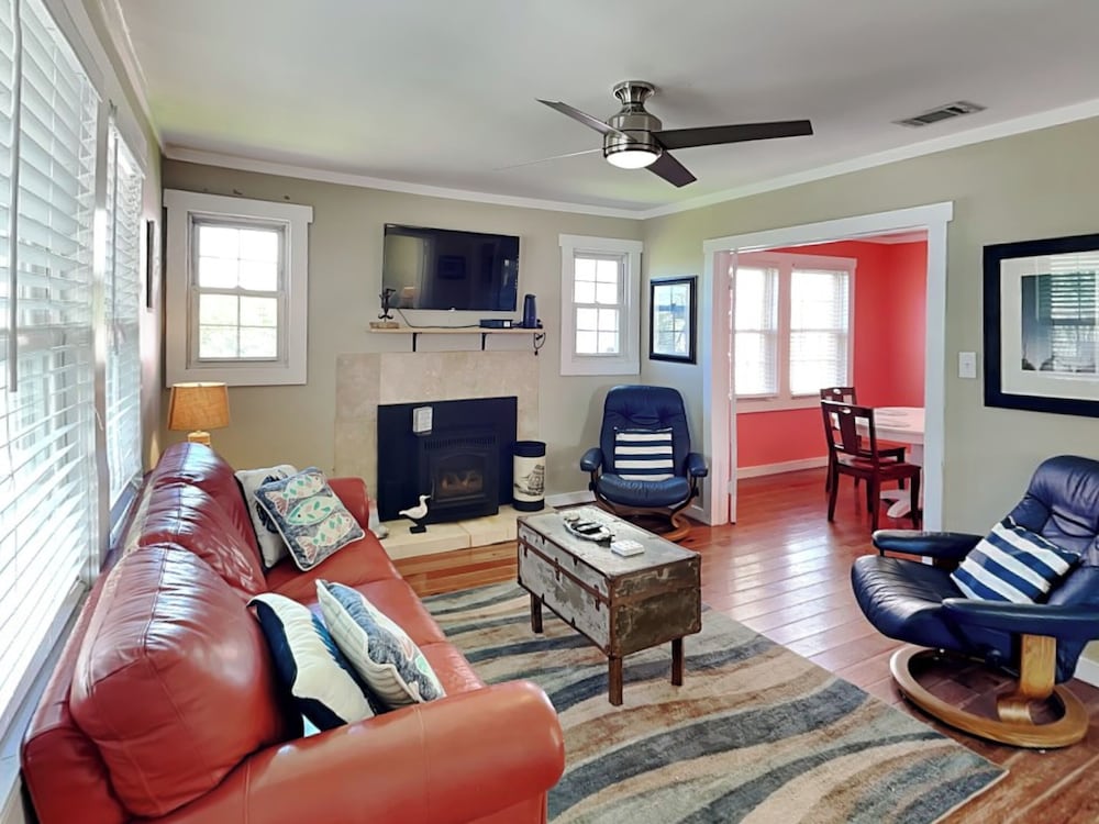 CB Sunshine Cottage by Carolina Retreats