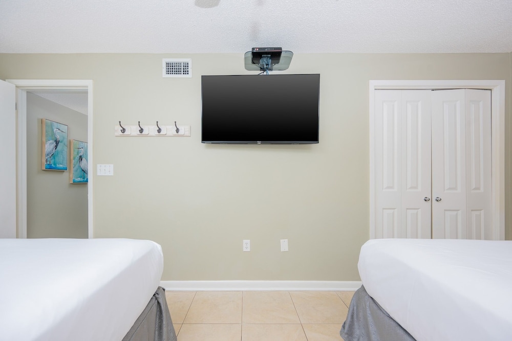 Phoenix Vi 6708 3 Bedroom Condo