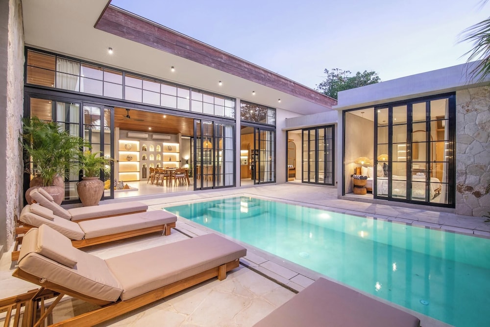 Stylish 5BR Boho Hideaway, 5 Minutes Bingin Beach