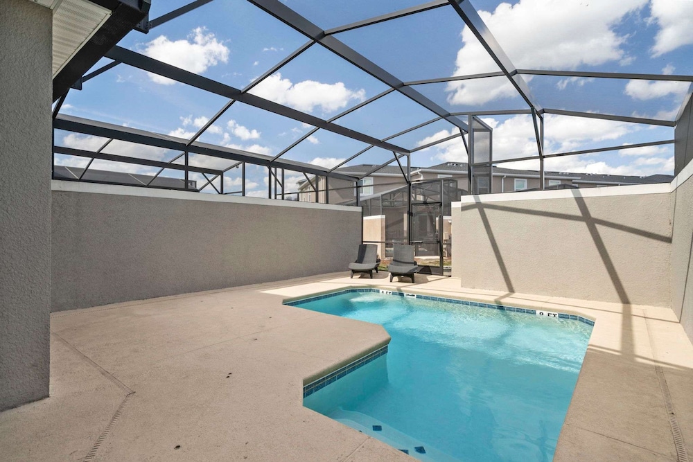 Relaxing Getaway Near Disney With Pool Themed Rooms