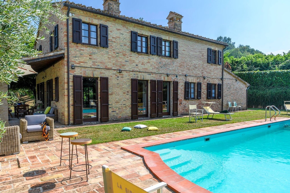 La Girolima 6 2 by Marche Holiday Villas