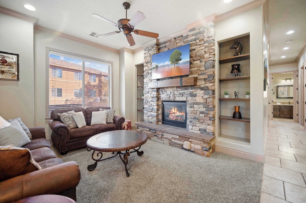Western Front - Rustic Charm & Comfort