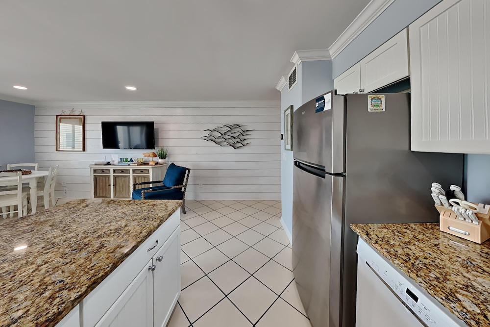 Leeward II #2 - Beach Baby by Southern Vacation Rentals view 5