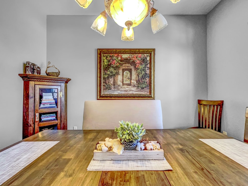 Paradise Hills Oasis 4 Bedroom Home
