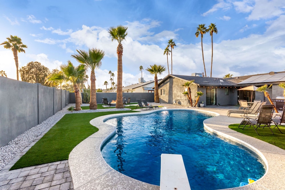 NEW Greystone on Osborn Heated Pool Firepit
