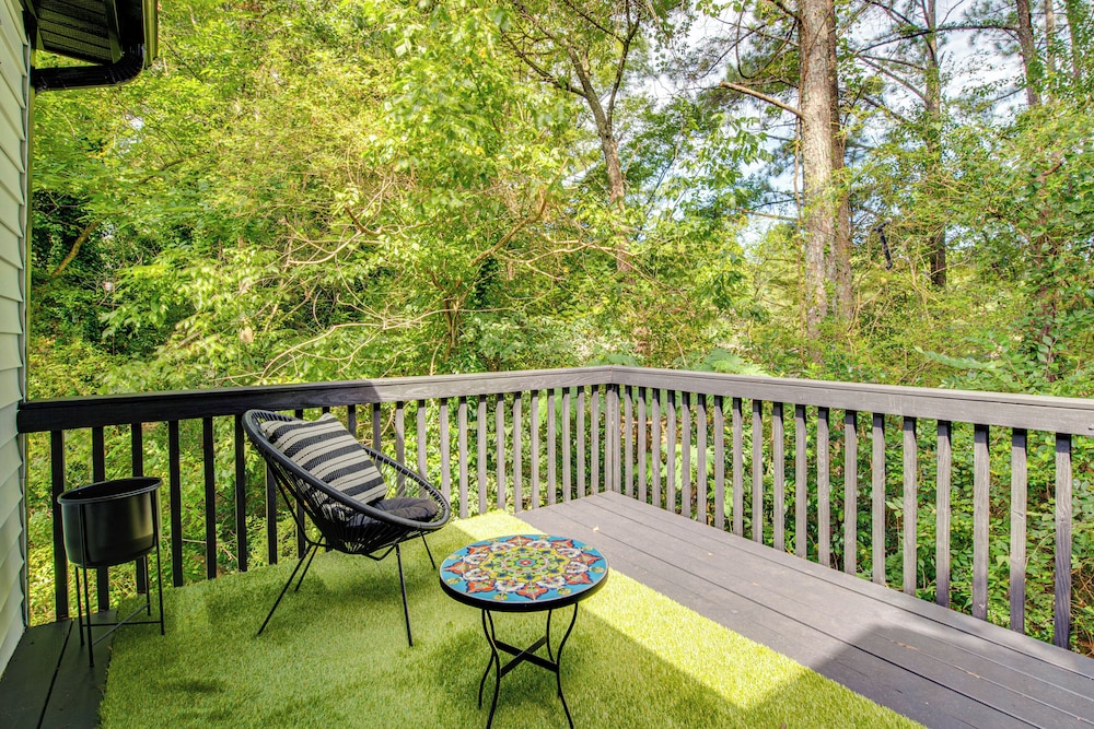 7 Mi to Dtwn Atl: Upscale Family Home w/ Balcony