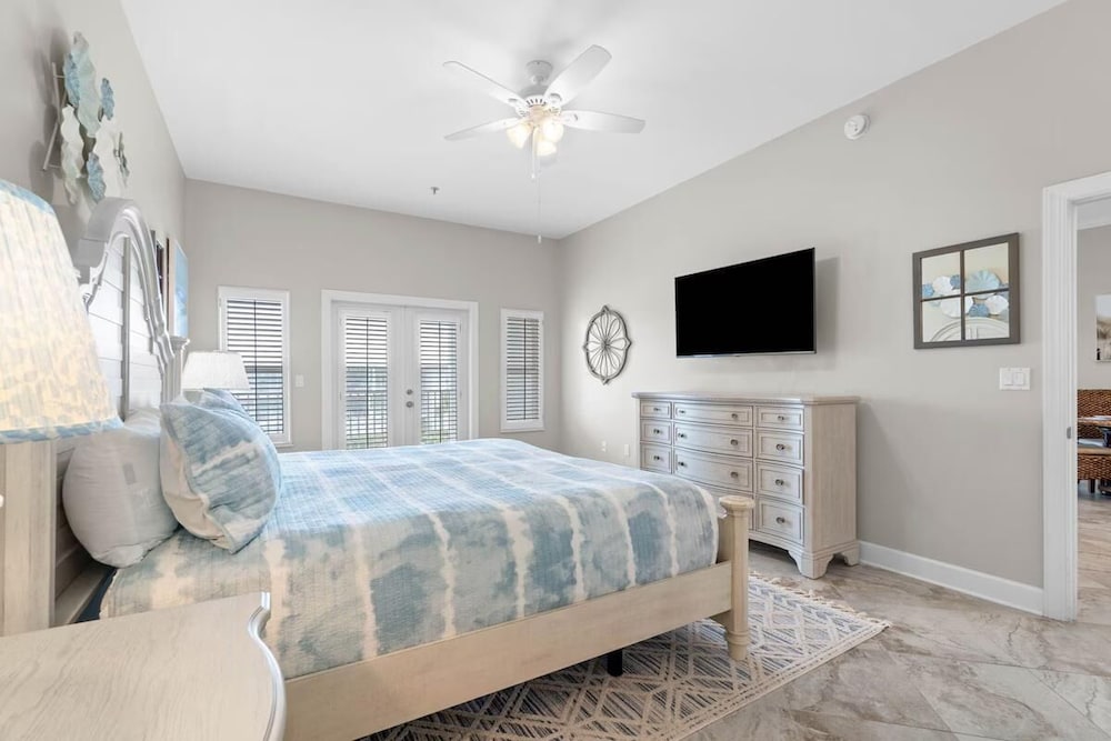 Pavilion Palms 203c
