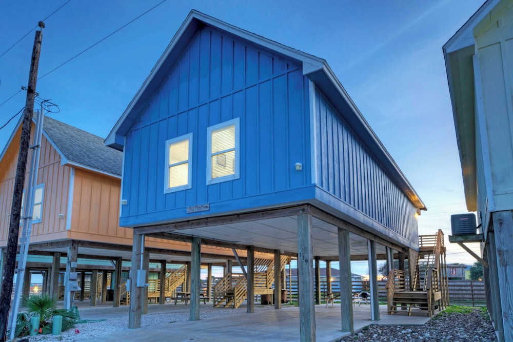 2 Homes, Sleeps 16, Shared Pool+boat Dock Laguna Village Serenity by Avantstay
