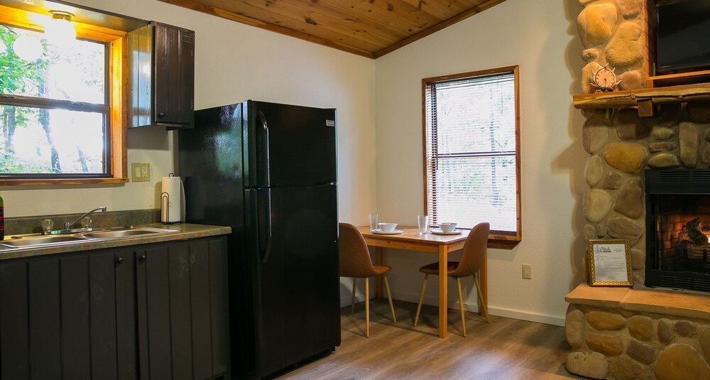 Camphouse At Eagle Ridge Includes Hot Tub, Wifi, And Charcoal Grill 1 Bedroom Cabin by RedAwning view 3