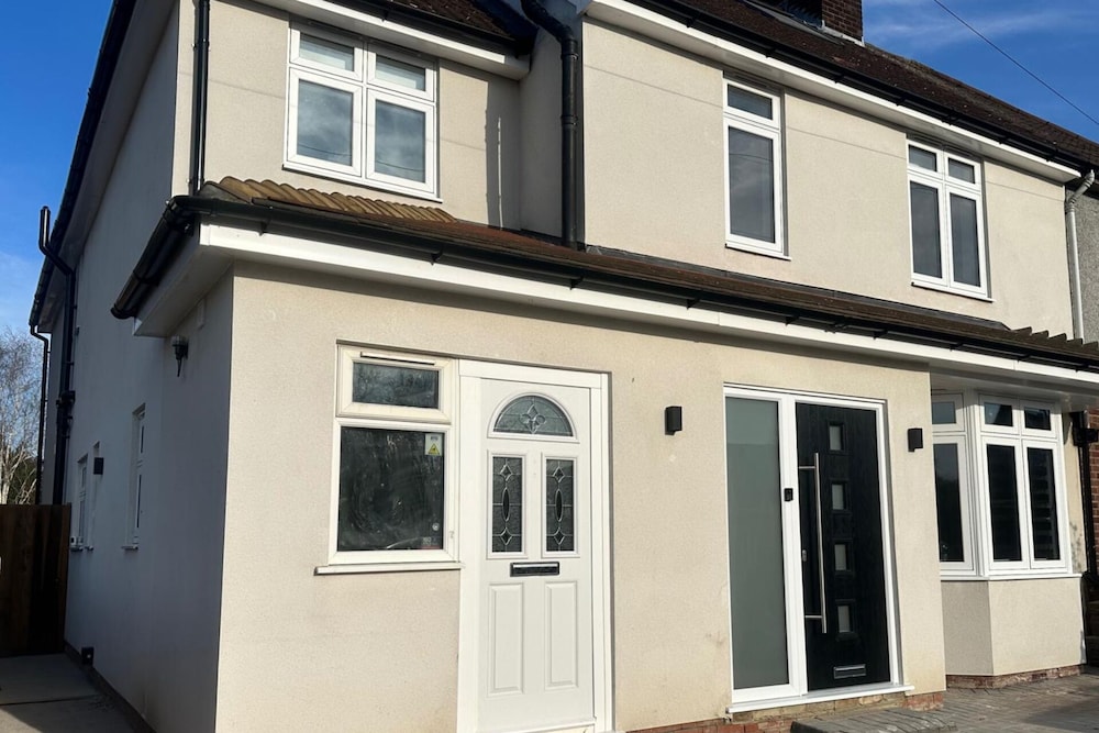 Captivating 6 -bed House in Waltham Abbey
