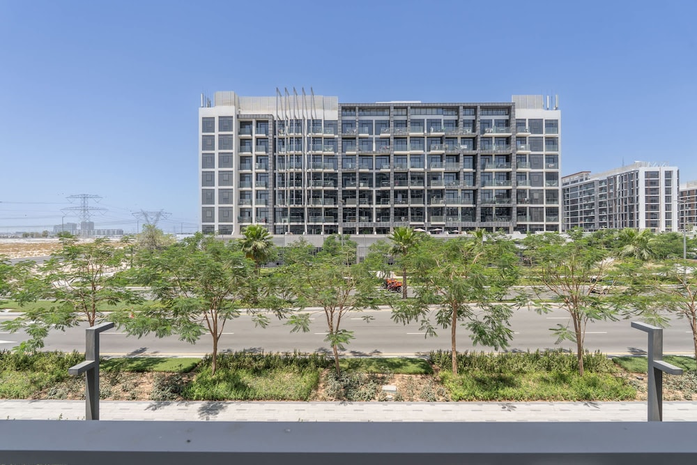 Stylish Studio Retreat in Riviera 33 Near Downtown