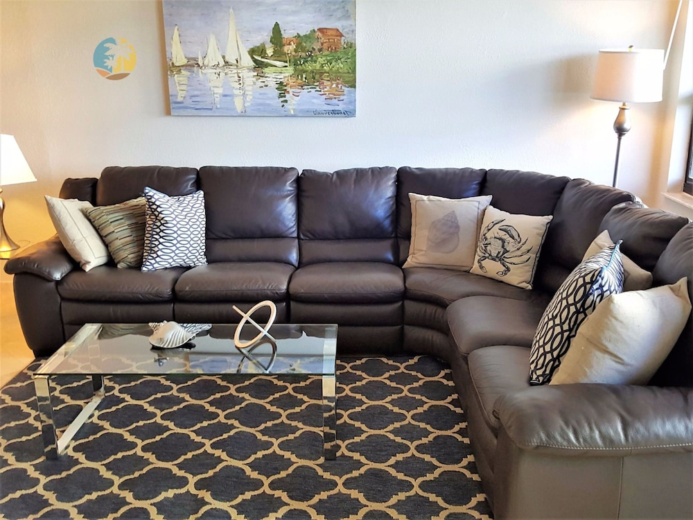 Cozy 2 Bedroom With Ocean Views - 510