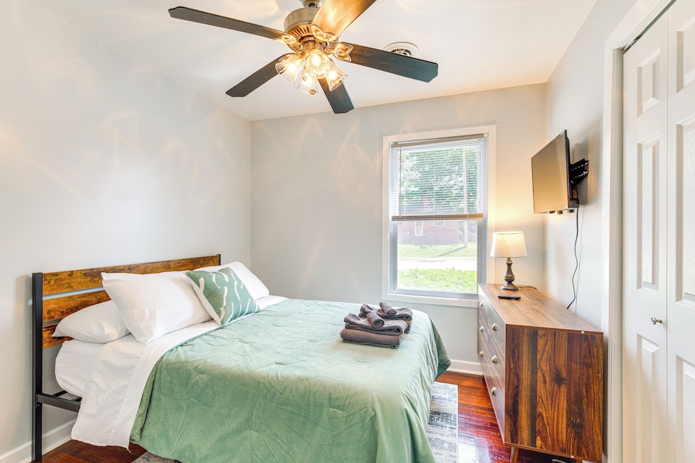 3 Mi to Historic Dtwn: Hopewell Home w/ Yard