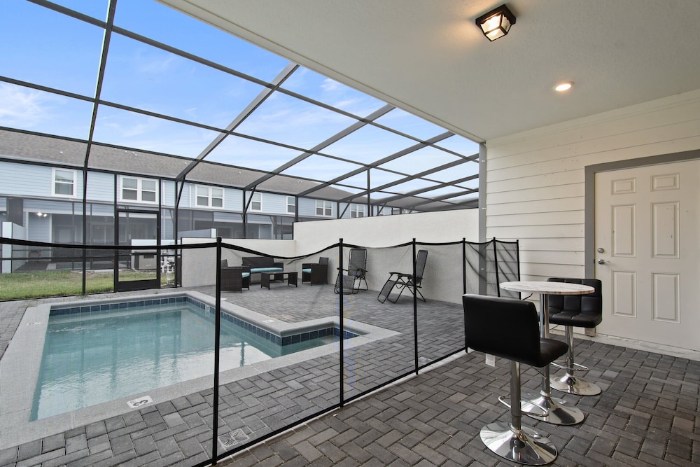 Family Getaway With Themed Rooms & Private Pool
