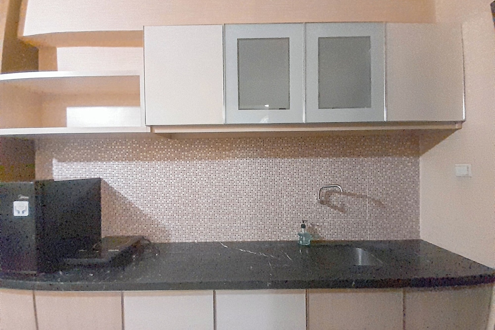 Homey Studio Apartment At Easton Park Residence Jatinangor