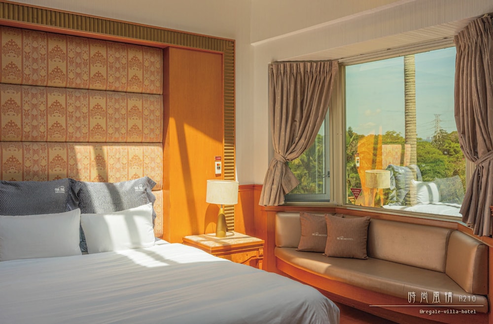Regale Villa Hotel