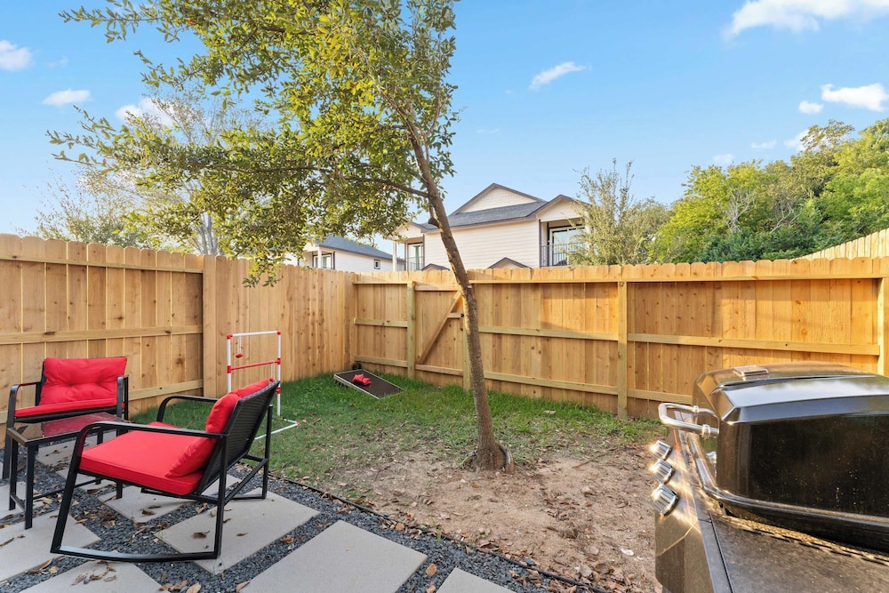 NRG Medcenter 4BD 4 5BA w Fencedyard Washerdryer