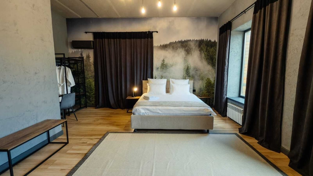 Avenue Hotel