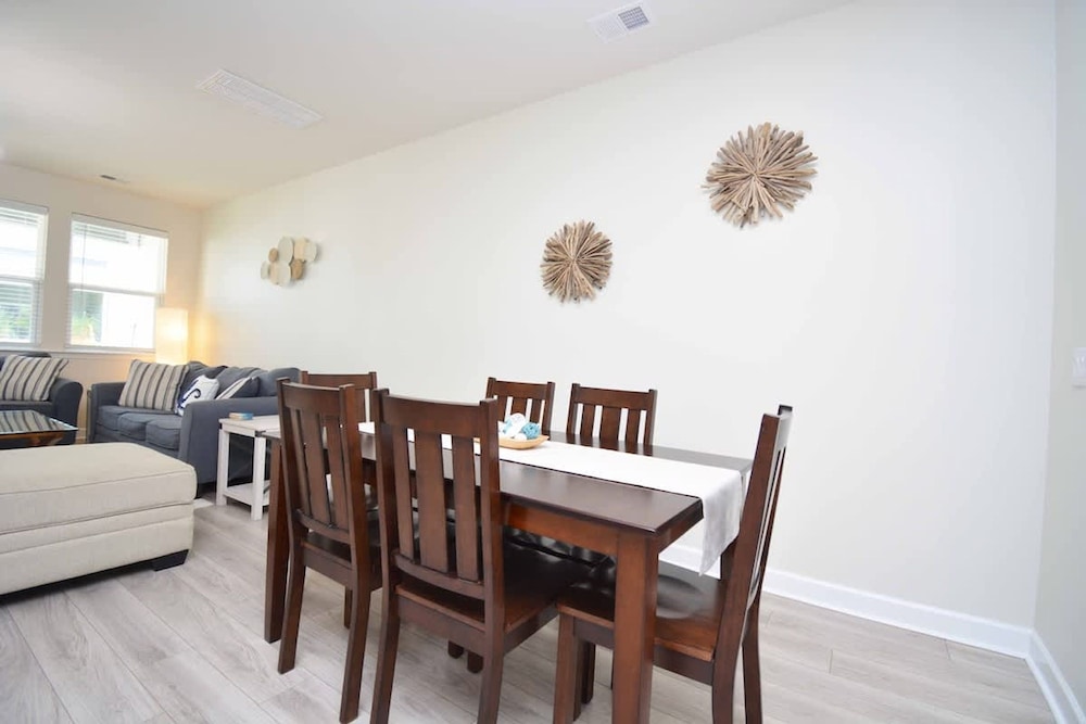 Getaway on Mclernon - Top Notch Mid Term Stay