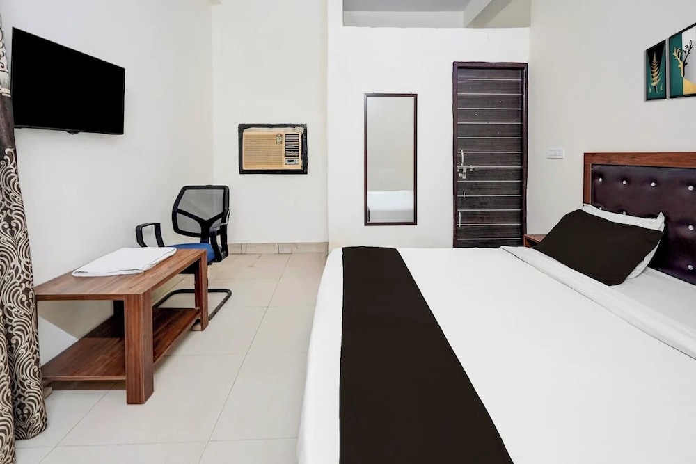 Hotel Heaven Peacock Noida