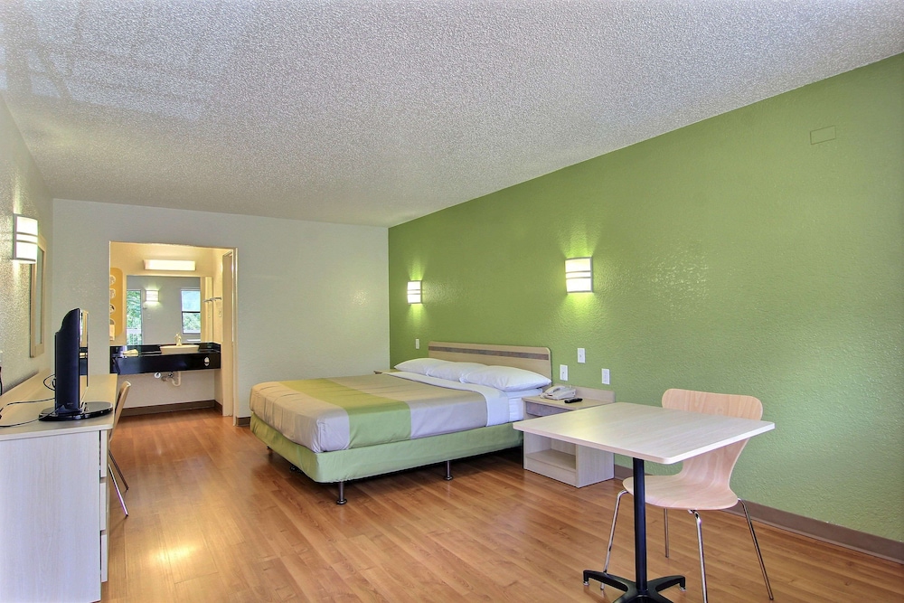 Motel 6 Austin, TX - Central Downtown UT