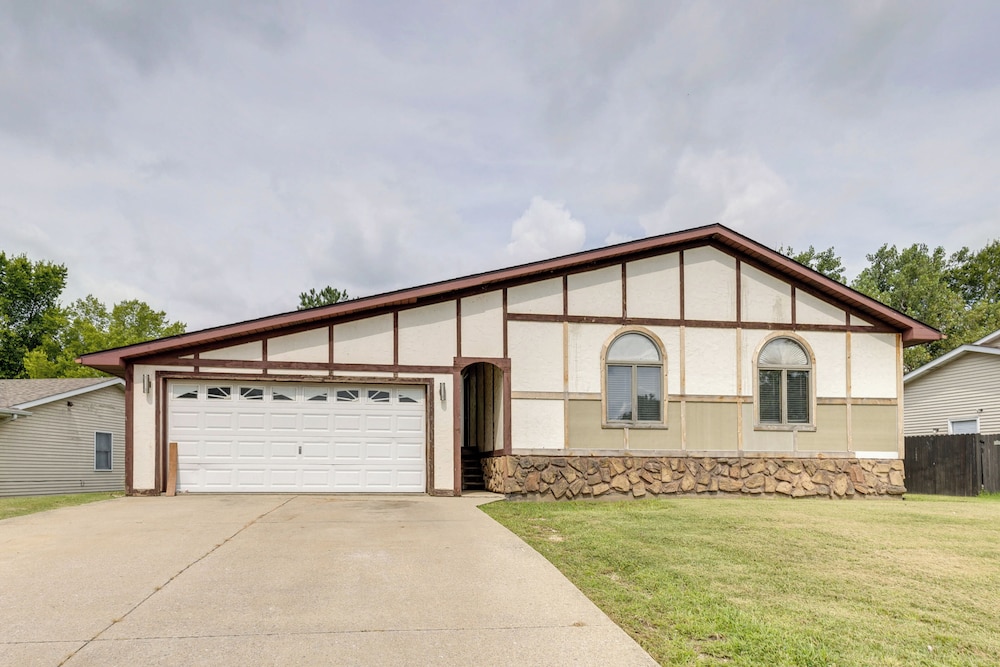 Lakefront Family Home 13 Mi From Gateway Arch!