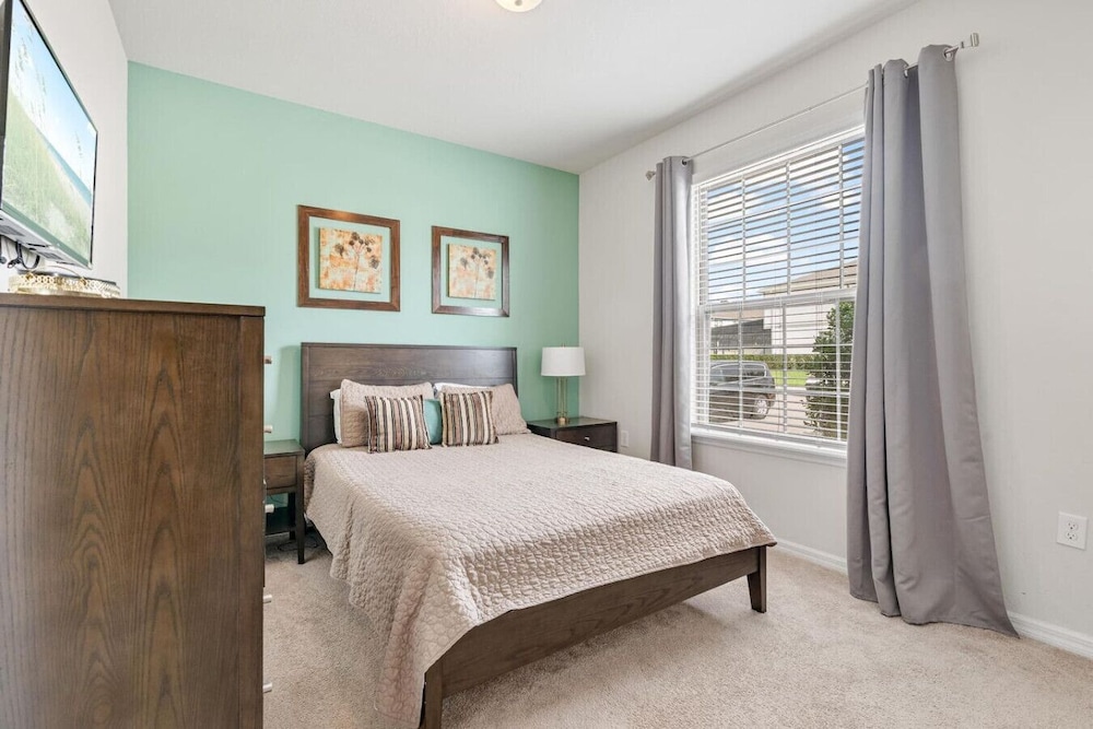 Spacious 5BR Villa w Private Pool Near Disney